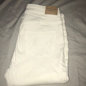 Abercrombie & fitch white skinny jeans!